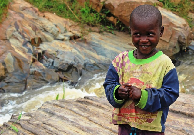 Little boy by the road in Rwanda - photo zoe dawes